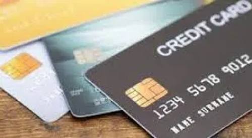 Uso de tarjetas de débito y crédito esperan normativa