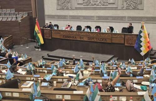 Diputados aprueban suspensión de embargos de vivienda social y diferimiento de créditos