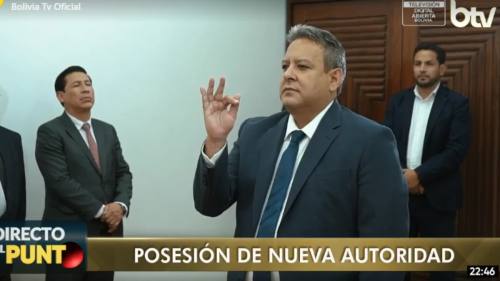 Rodrigo Paz posesiona a Sebastián Daroca como presidente interino de YPFB